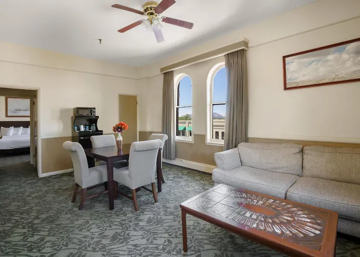 St. Michael, Bw Premier Collection Hotel Prescott